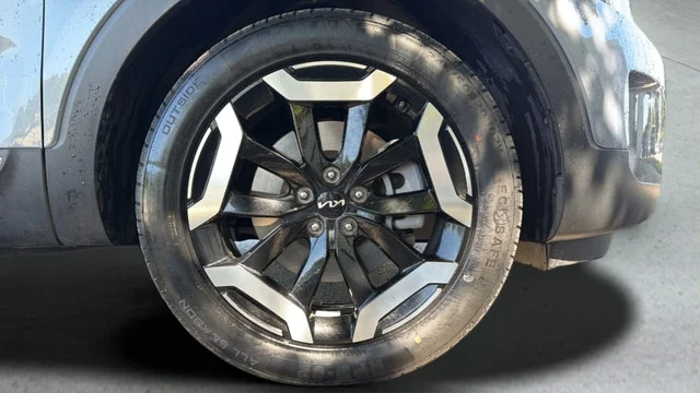 Used 2025 Everlasting Silver Kia S image 47