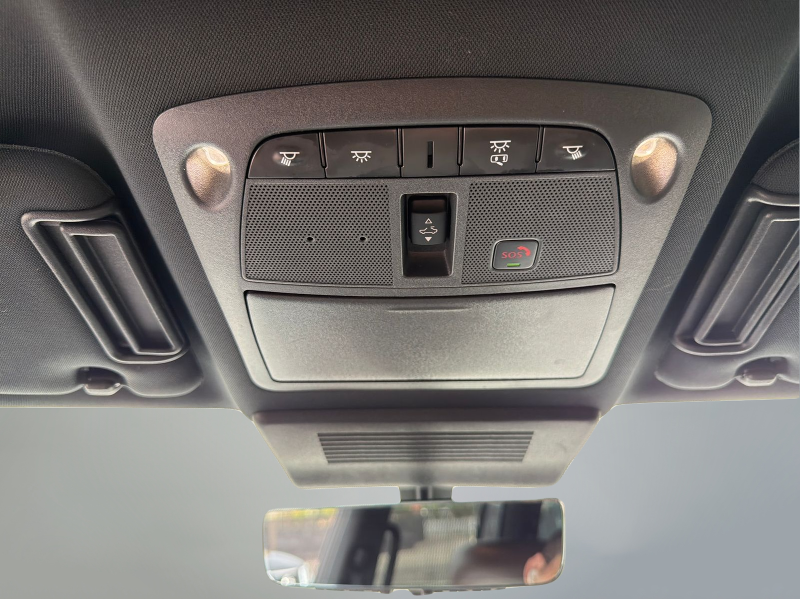 Used 2022 White Nissan Platinum image 27