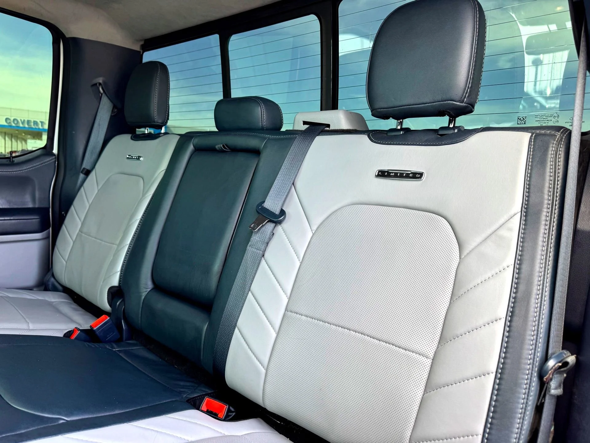 Used 2022  Ford Limited image 23
