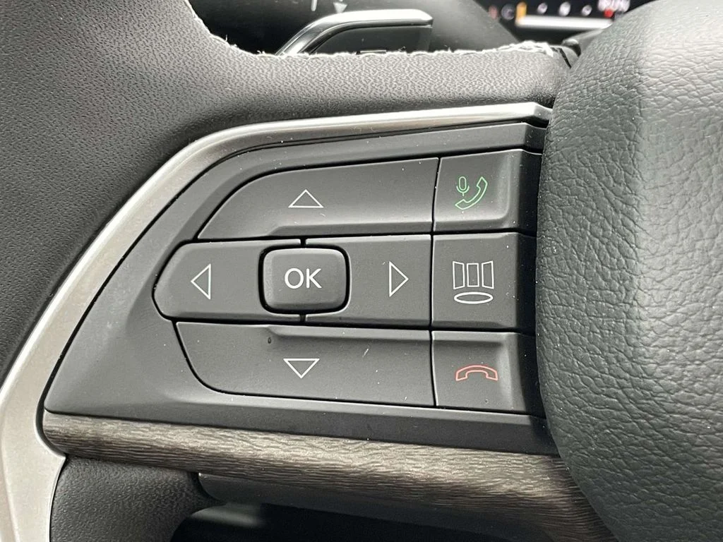 Used 2026 White Jeep Altitude image 31