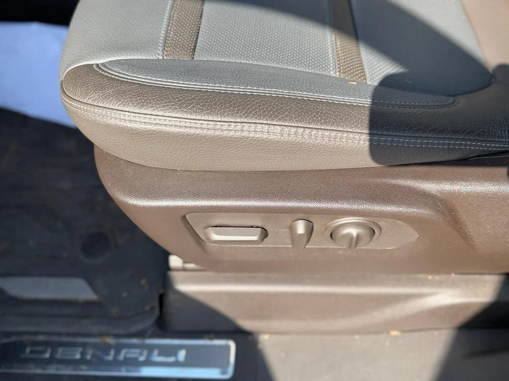 Used 2020 ONYX BLACK GMC Denali image 24
