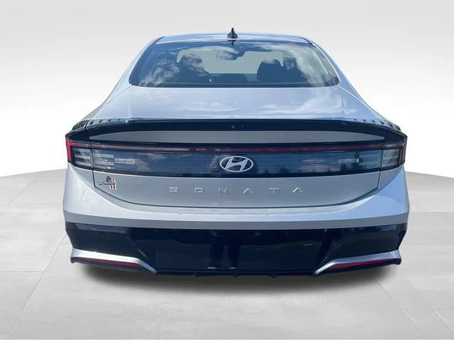 Used 2025 Silver Hyundai SEL image 4