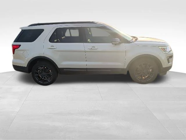 Used 2018 Silver Ford XLT image 2