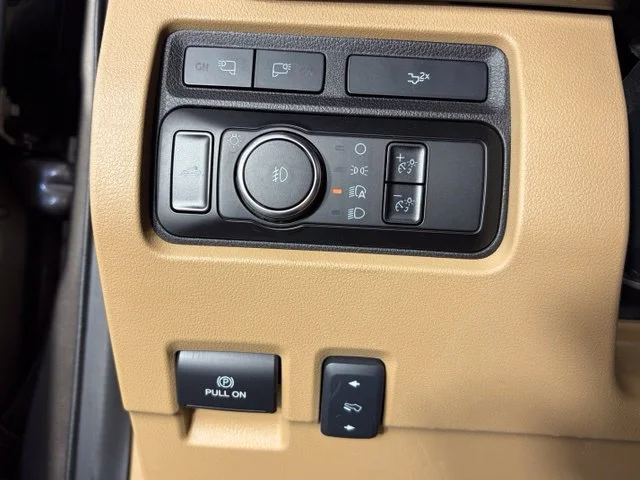 Used 2023 Gray Ford LARIAT image 22
