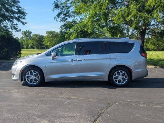 Used 2019 Billet Silver Metallic Clearcoat Chrysler Limited image 10