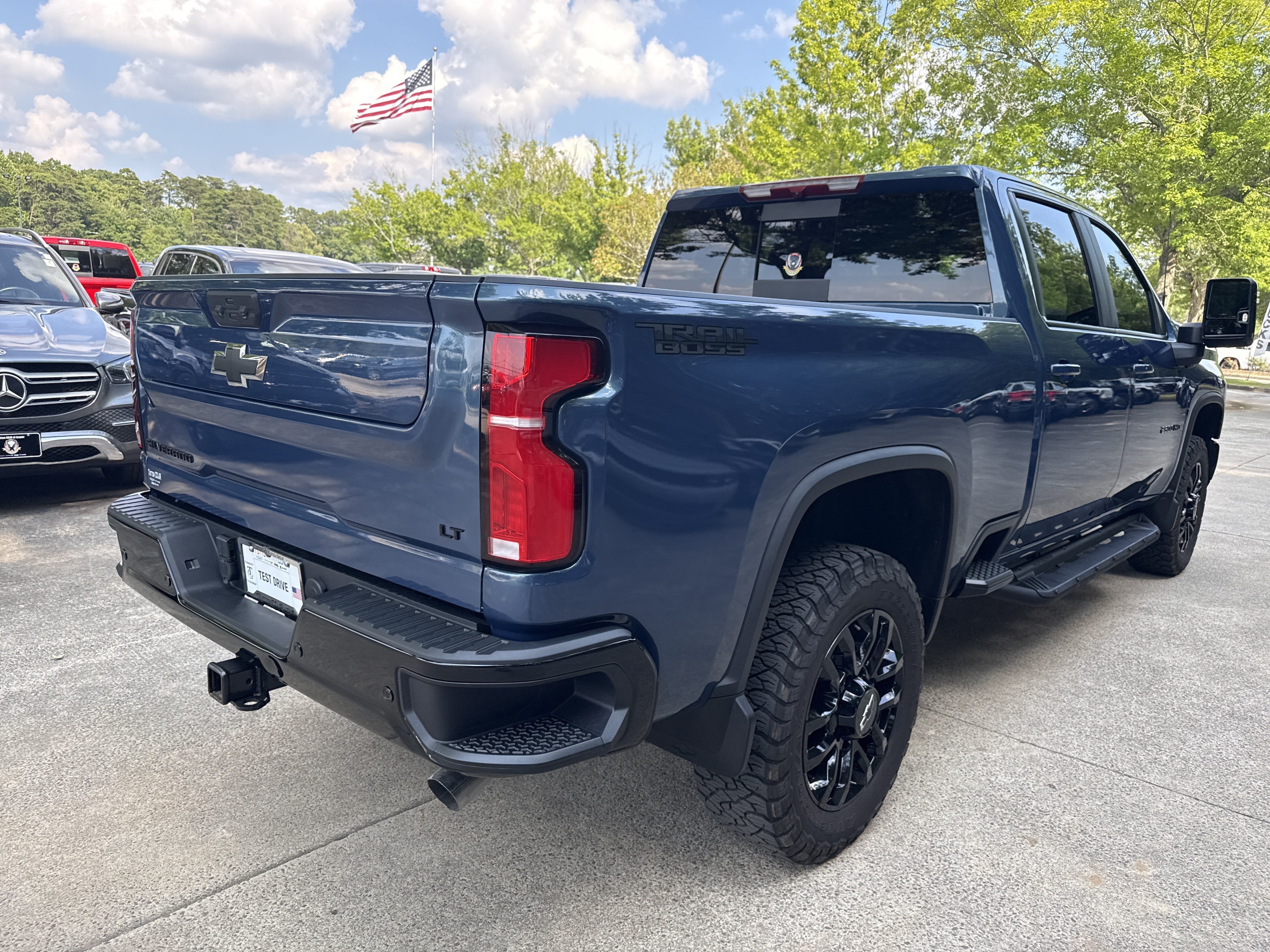 Used 2025 Lakeshore Blue Metallic Chevrolet LT image 7