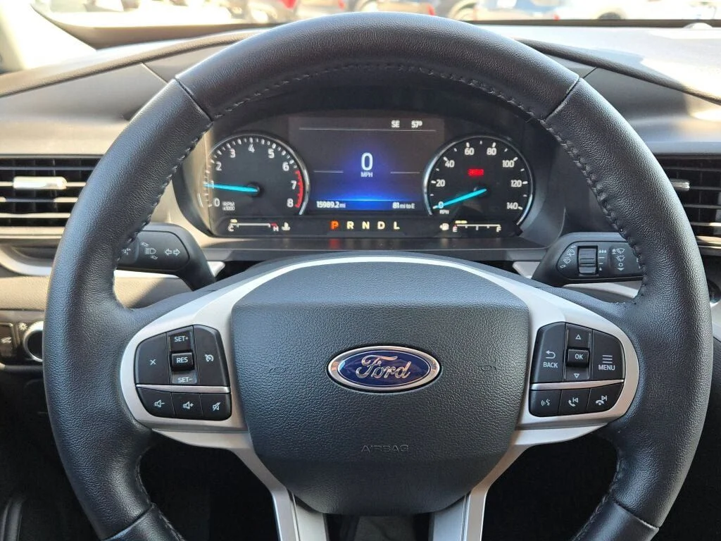 Certified Used 2023 Oxford White Ford XLT image 32