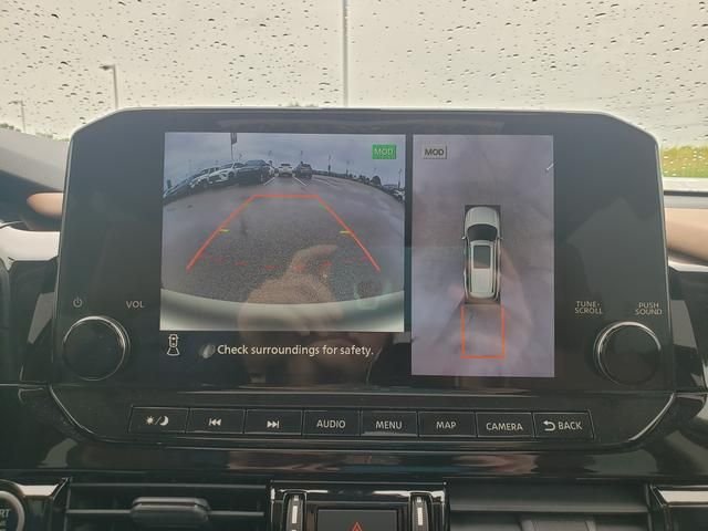 Used 2022 Gray Nissan Platinum image 23