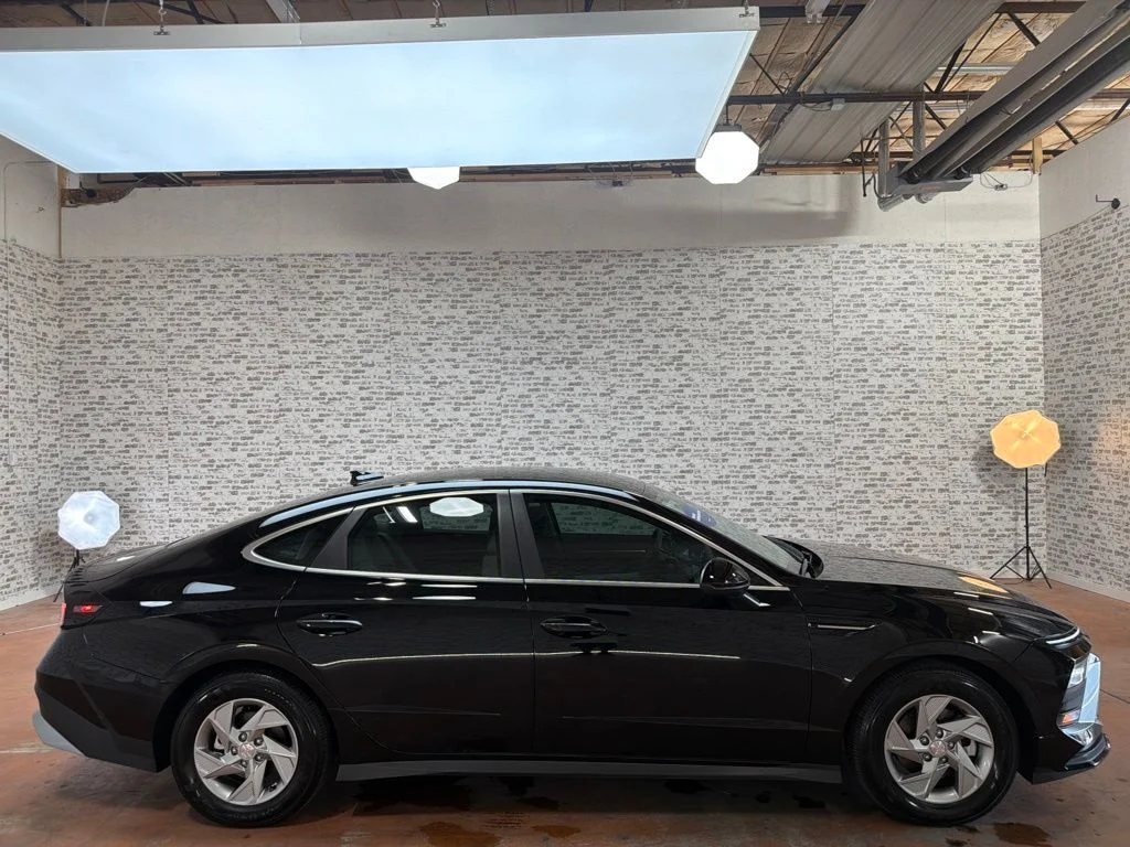 Used 2025 Abyss Black Hyundai SE image 8