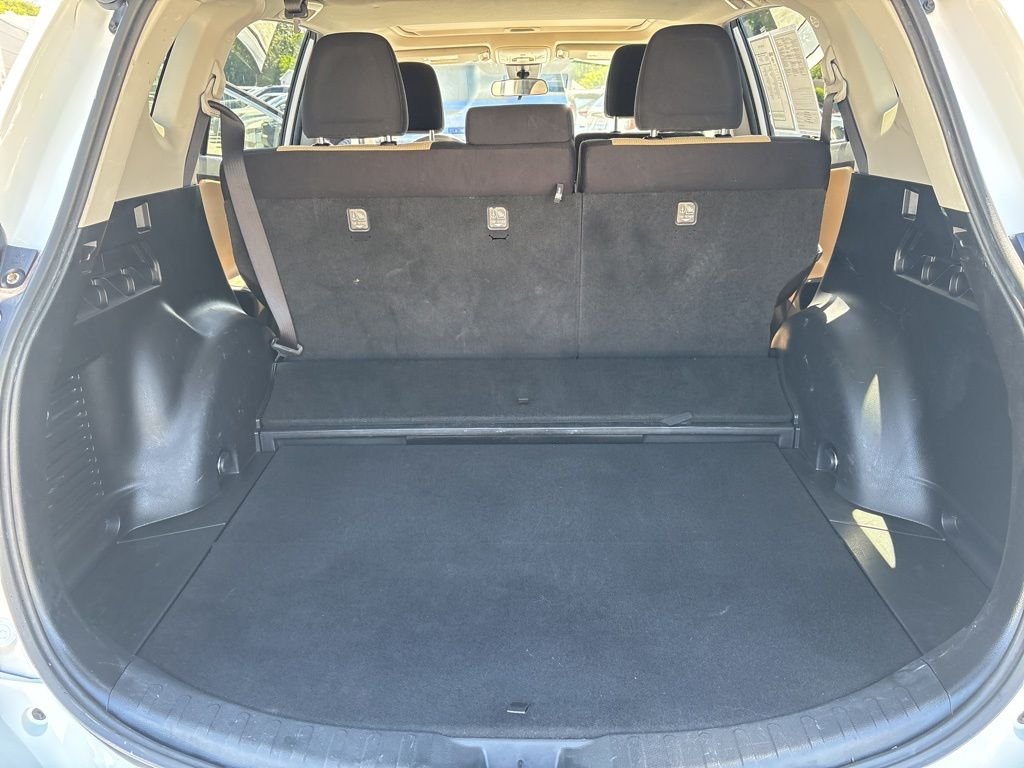 Used 2018 White Toyota XLE image 26