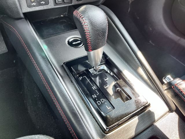 Used 2022  Mitsubishi  image 22