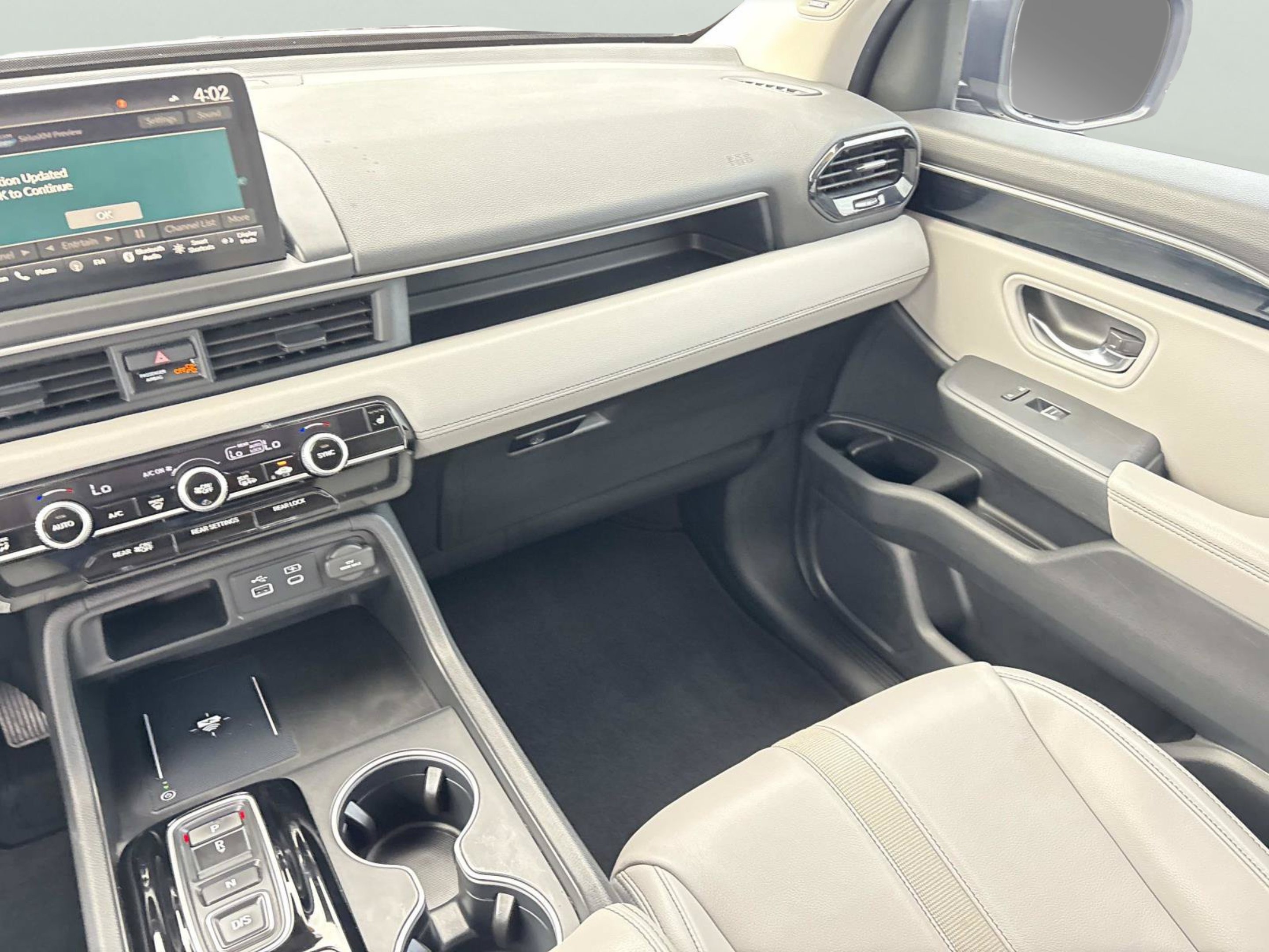 2023 Honda Pilot Touring - Photo 12