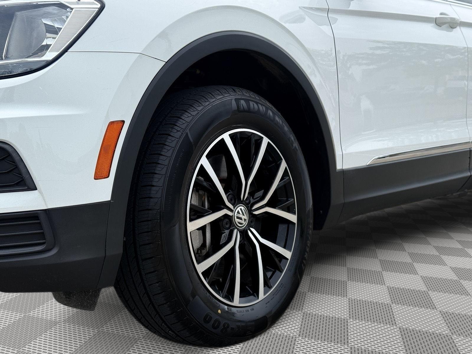 Used 2021 Pure White Volkswagen SE image 8