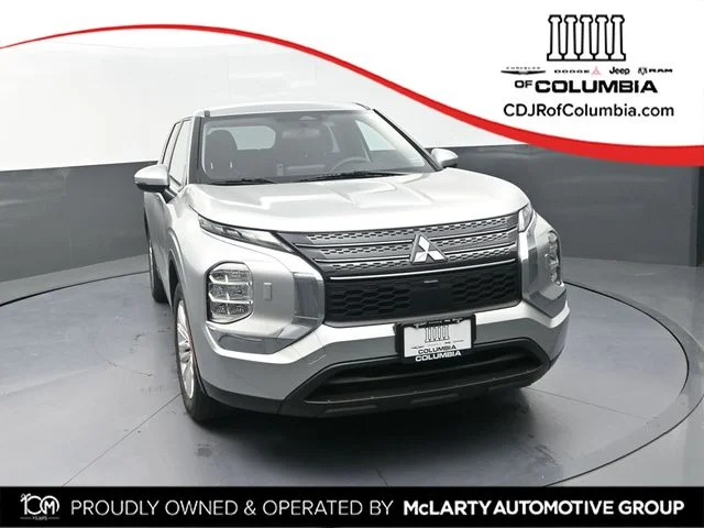 2022 Mitsubishi Outlander ES S-AWC's photo