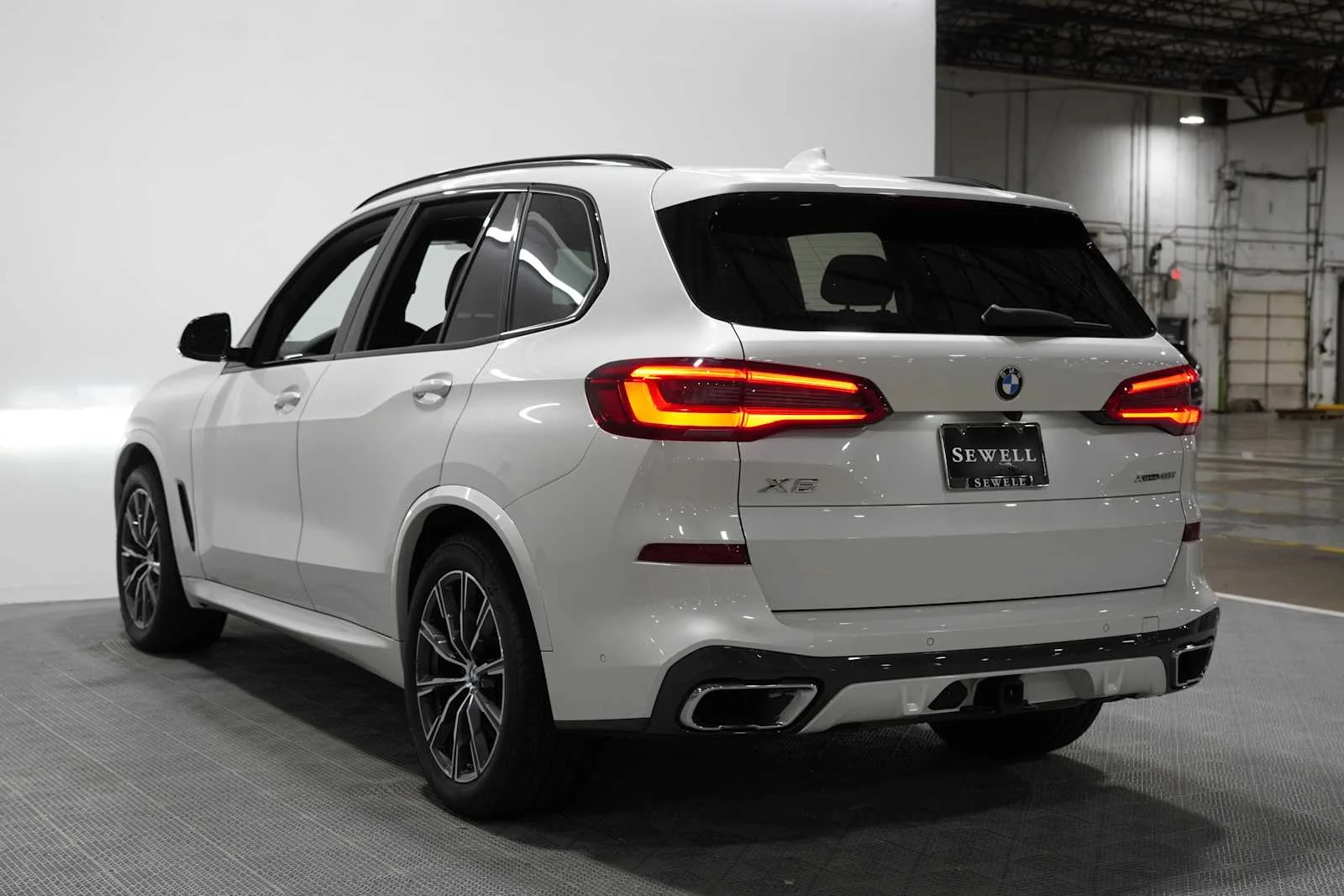 Used 2019 Mineral White Metallic BMW xDrive40i image 6