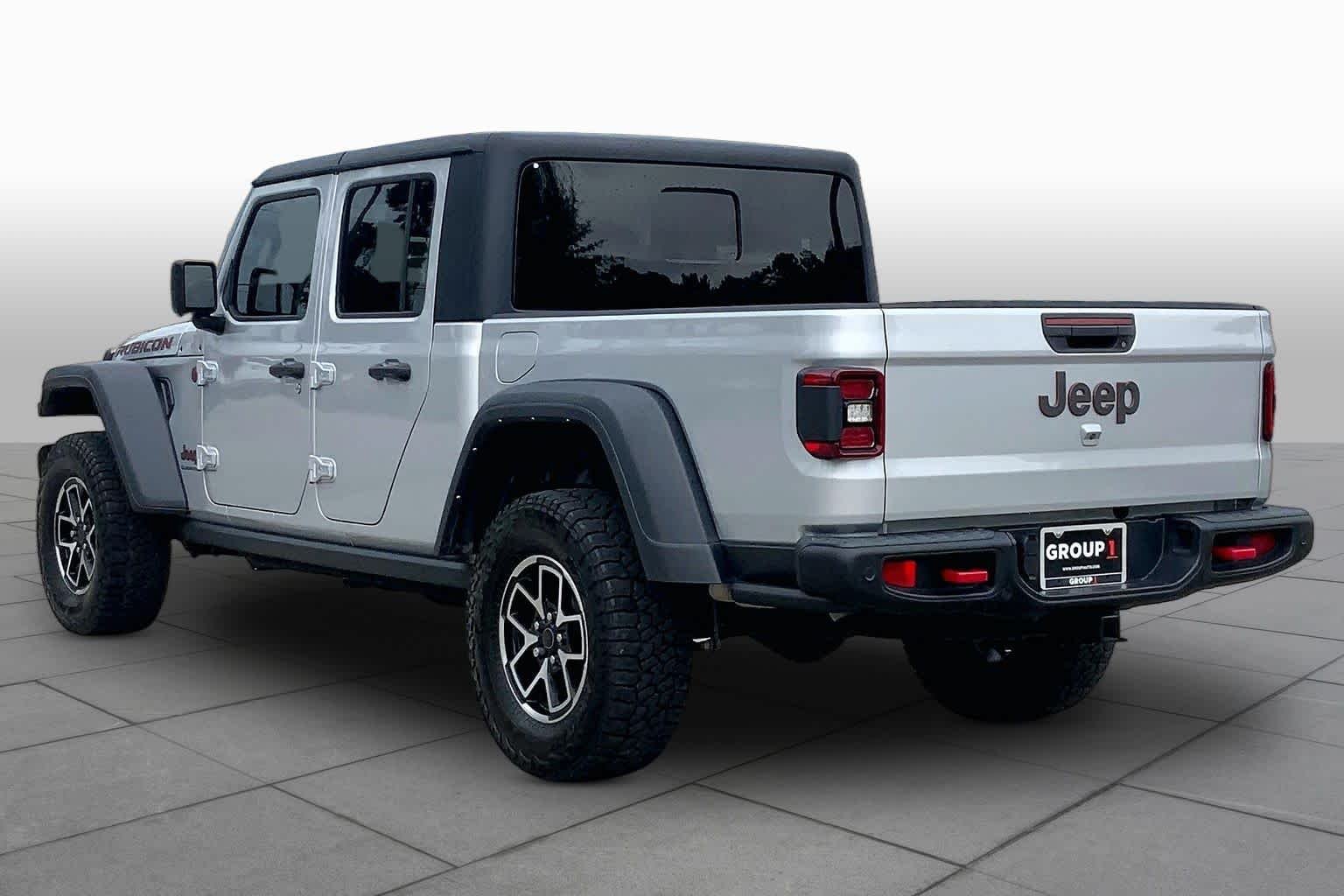 Used 2024 Silver Zynith Clearcoat Jeep Rubicon image 12