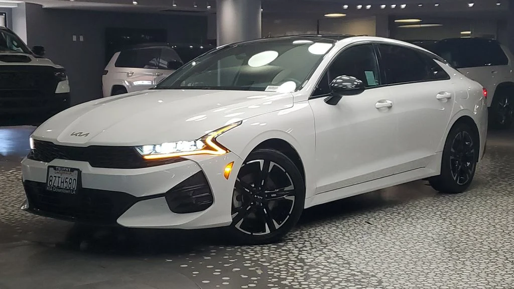 Used 2022 White Kia GT-Line image 34