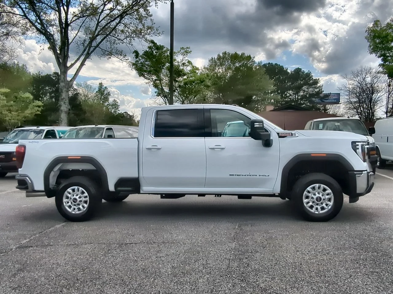 New 2026 Summit White GMC SLE image 9