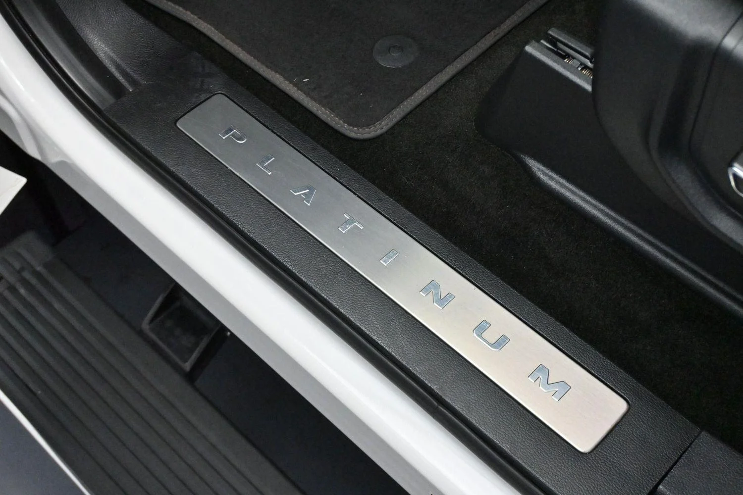 Used 2019 White Platinum Metallic Tri-Coat Ford Platinum image 16