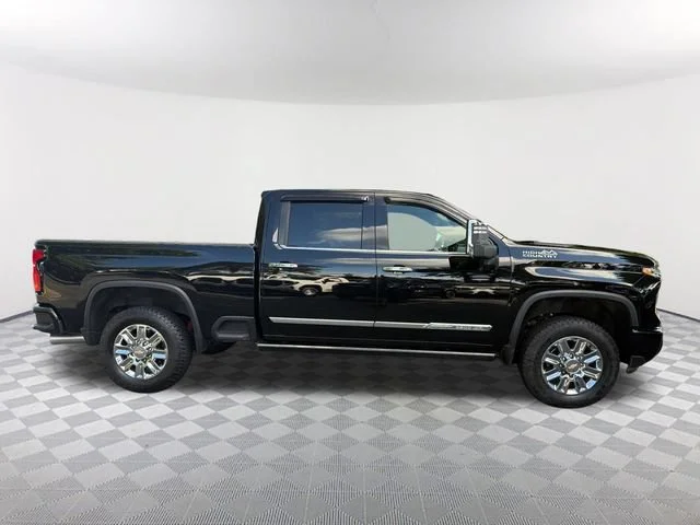 Used 2024 Black Chevrolet High Country image 4