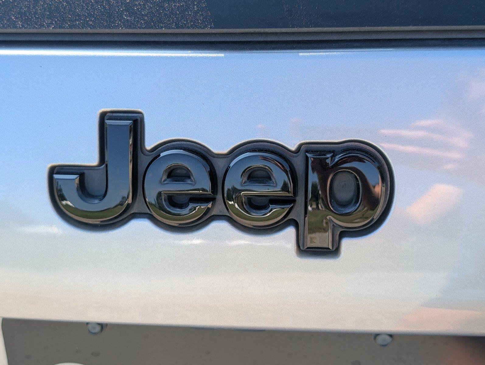 Used 2021 Diamond Black Crystal Pearlcoat Jeep Altitude image 6