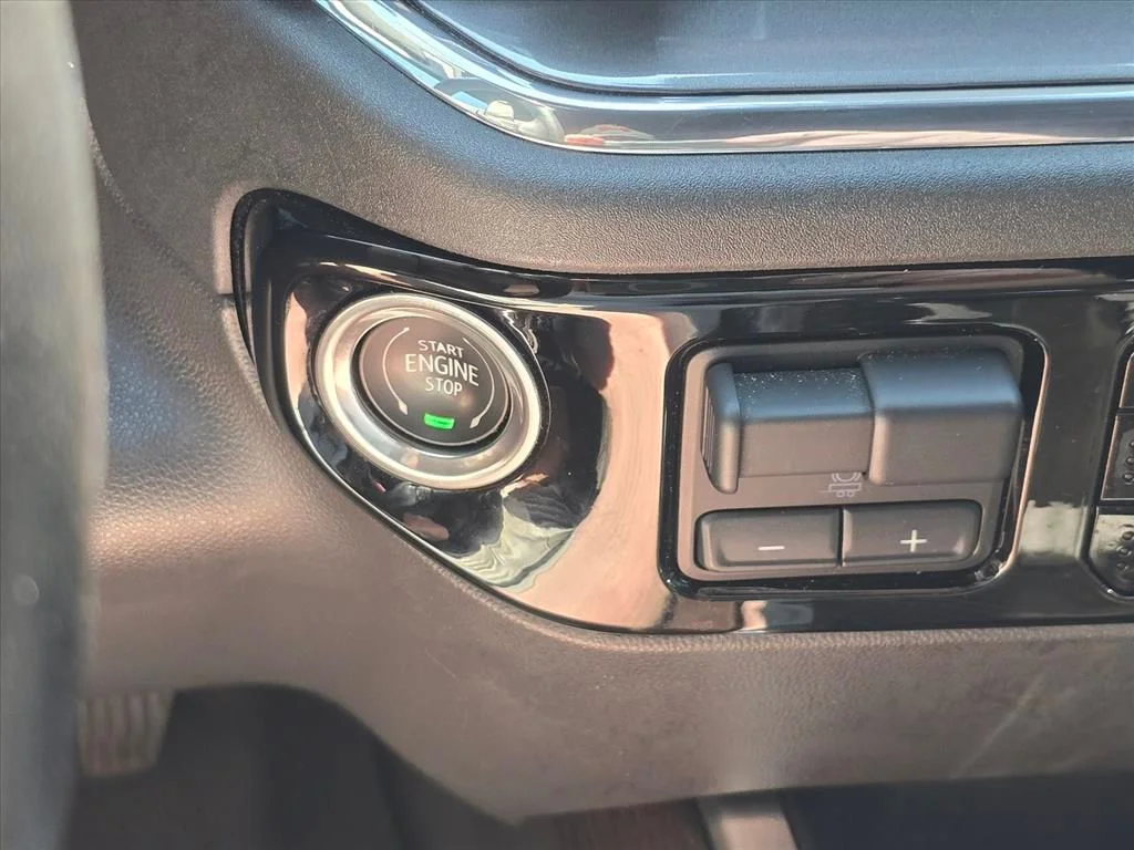 Used 2023 Gray Chevrolet High Country image 15