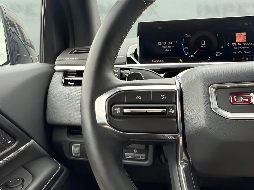 Used 2026 Deep Ocean Metallic GMC Elevation Extended Range image 18