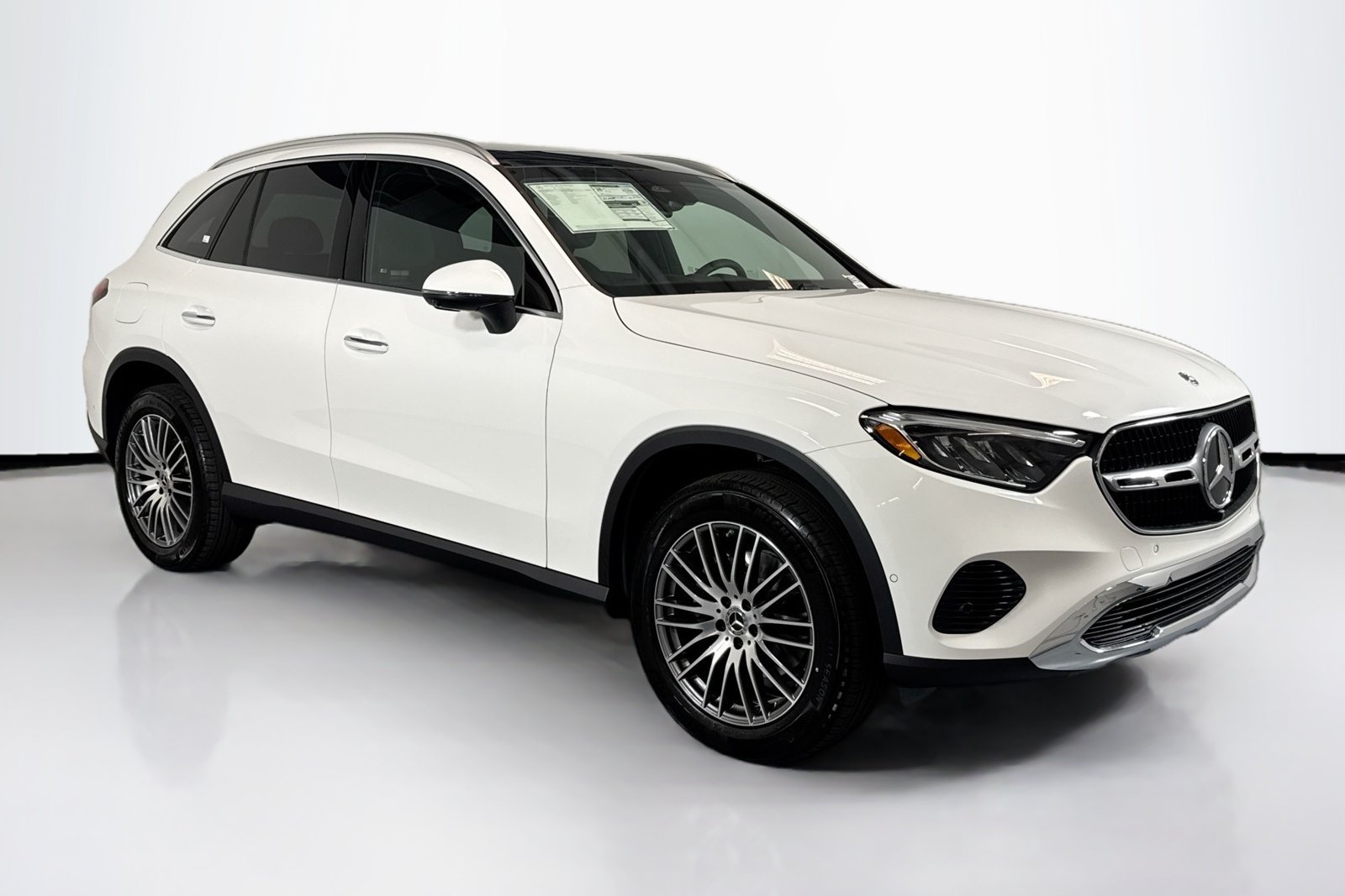 New 2026 Polar White Mercedes-Benz GLC 300 image 3