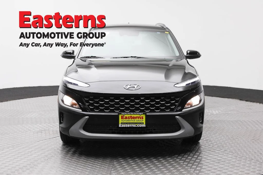 Used 2022 Black Hyundai SEL image 2
