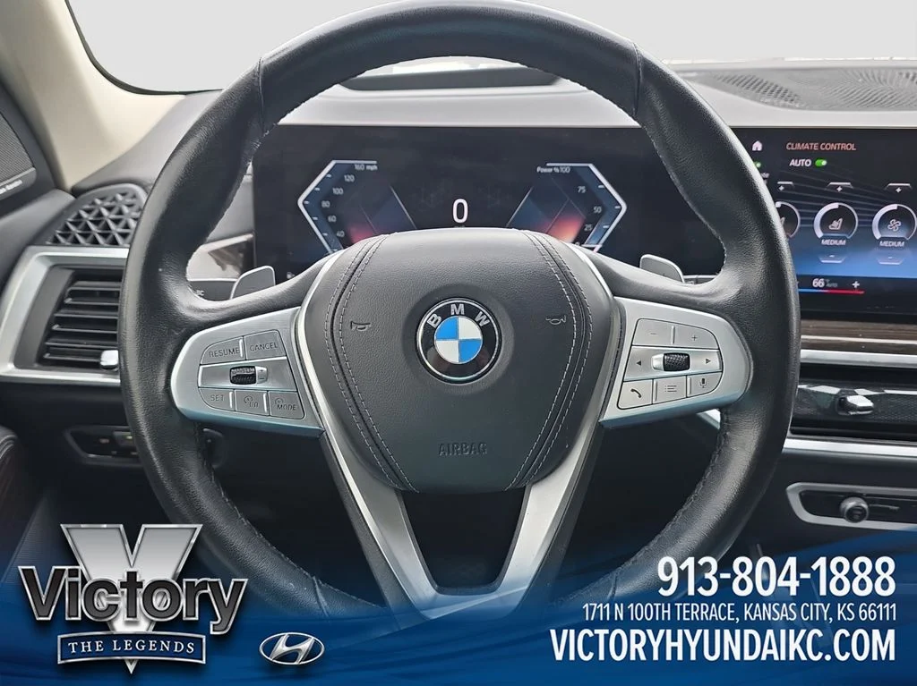 Used 2023 White BMW xDrive40i image 9