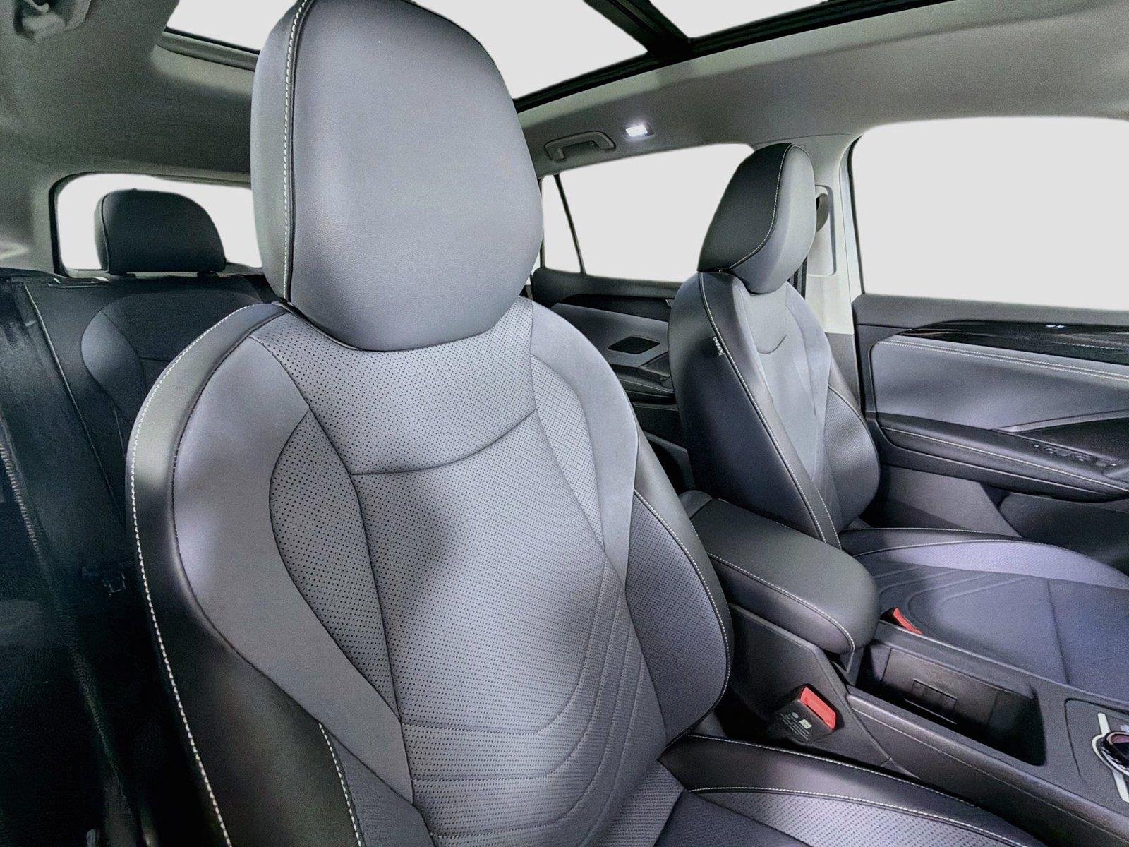 New 2026 Pure White Volkswagen SE image 26