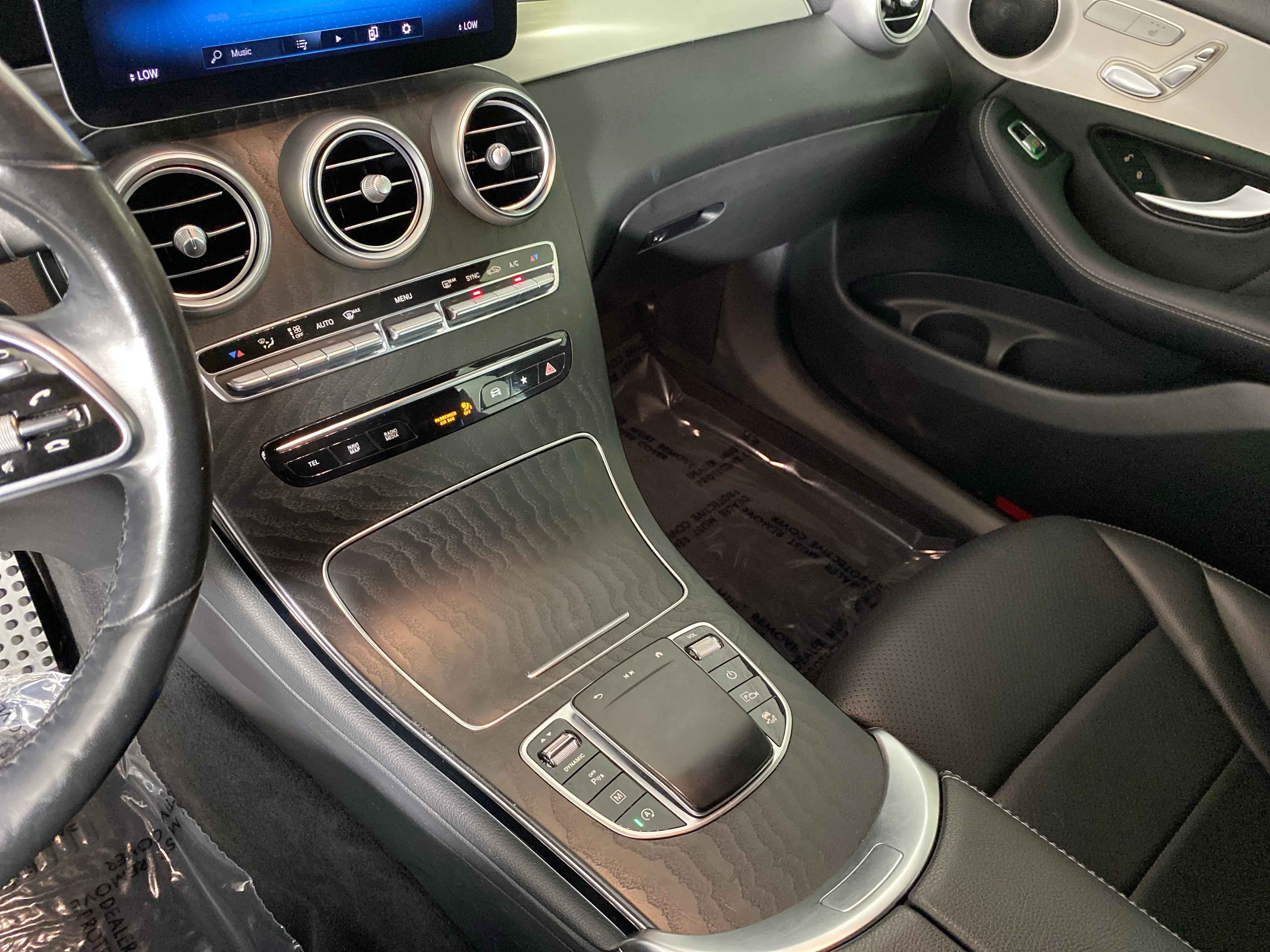 Used 2021 Obsidian Black Metallic Mercedes-Benz GLC 300 image 25