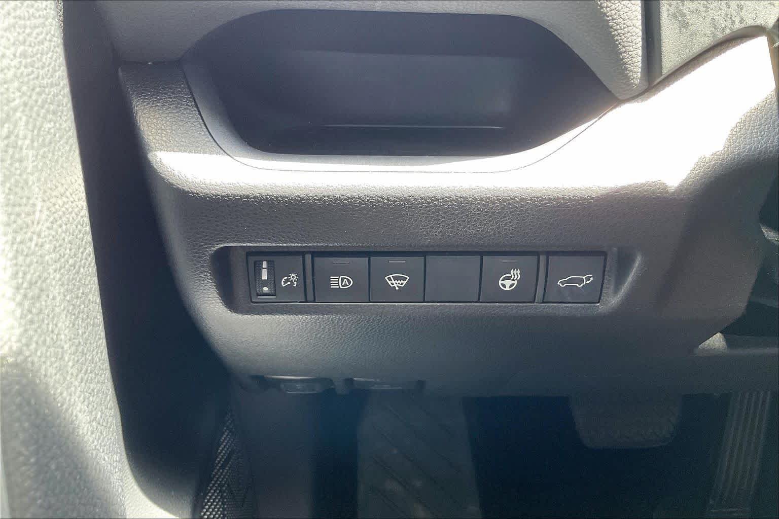 Used 2020 Magnetic Gray Metallic Toyota XLE Premium image 33