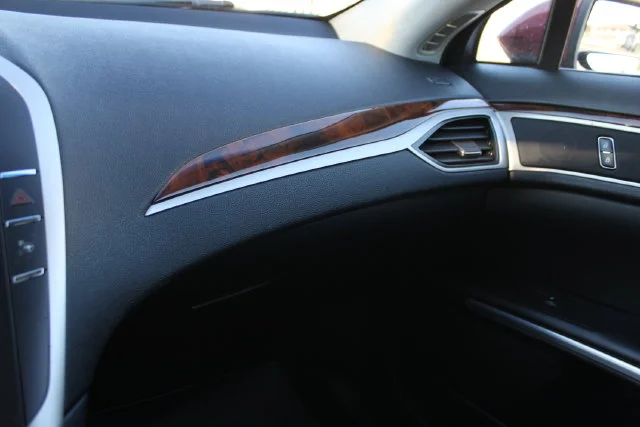 Used 2016 Red Lincoln Base image 19