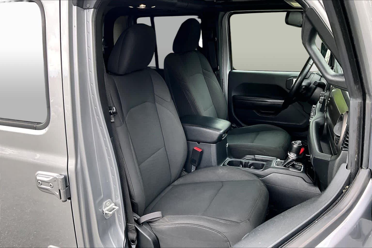 Used 2020 Billet Silver Metallic Clearcoat Jeep Sport S image 9