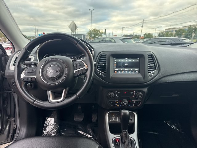 Used 2020 Silver Jeep Latitude image 15