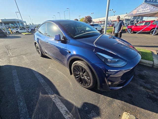 Used 2023  Tesla Long Range image 1