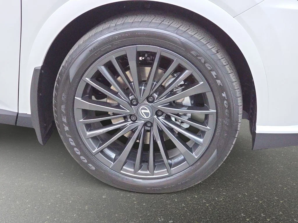 New 2026 Eminent White Pearl Lexus PREMIUM image 30