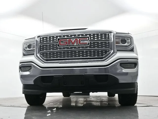 Used 2017 SUMMIT WHITE GMC SLE image 10