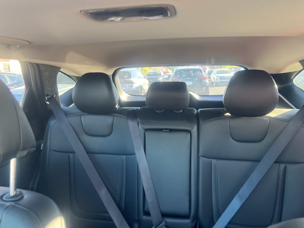 Used 2025 Black Hyundai SEL Convenience image 23
