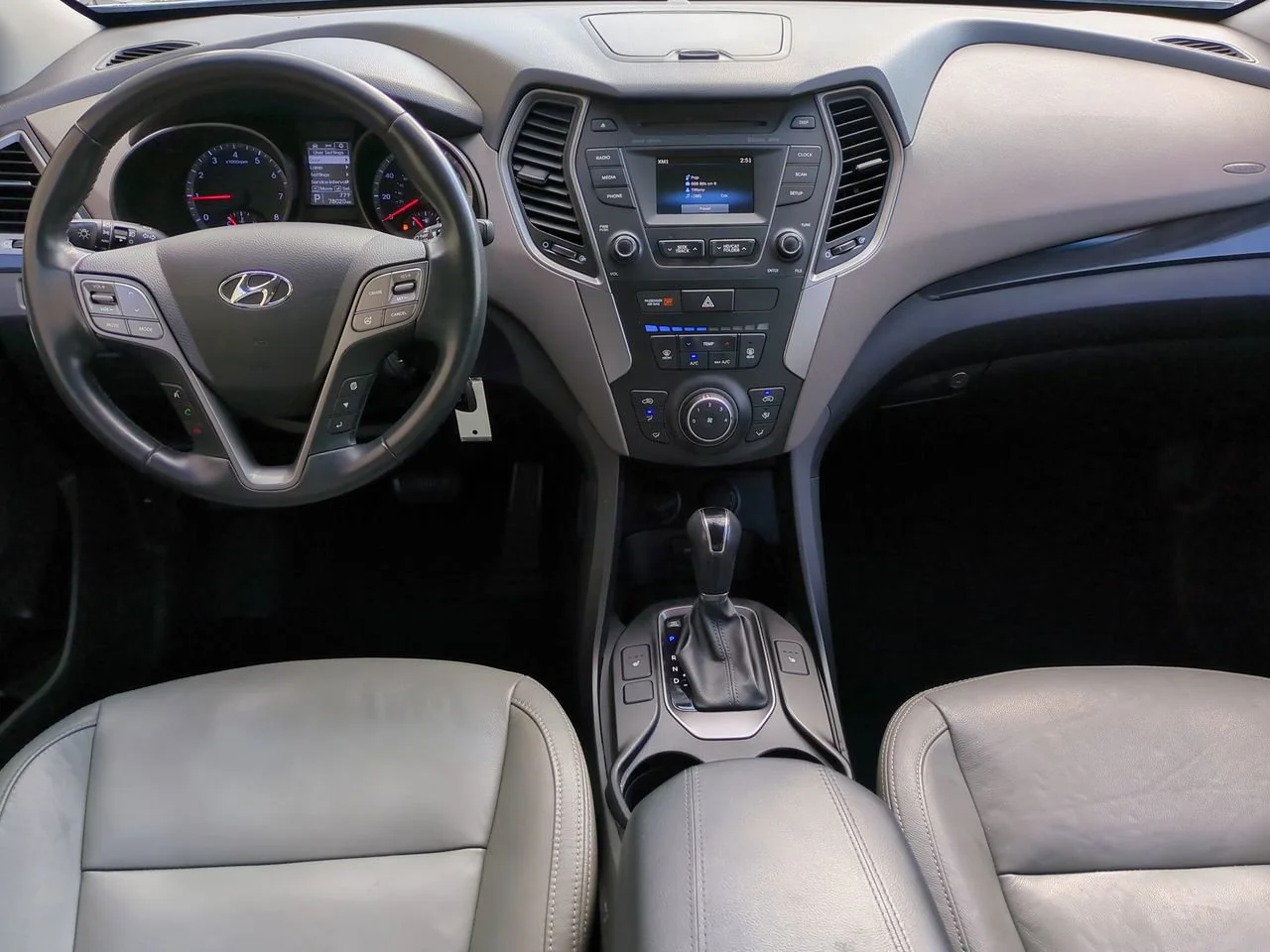 Used 2014 Mineral Gray Hyundai  image 11