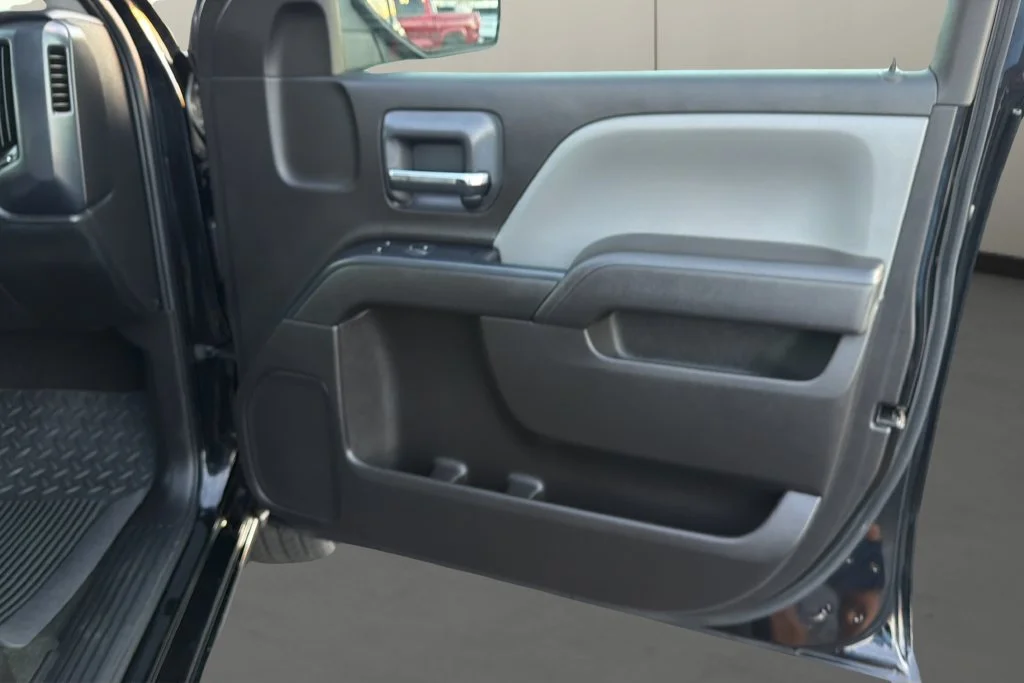 Used 2016 Black Chevrolet Custom image 16