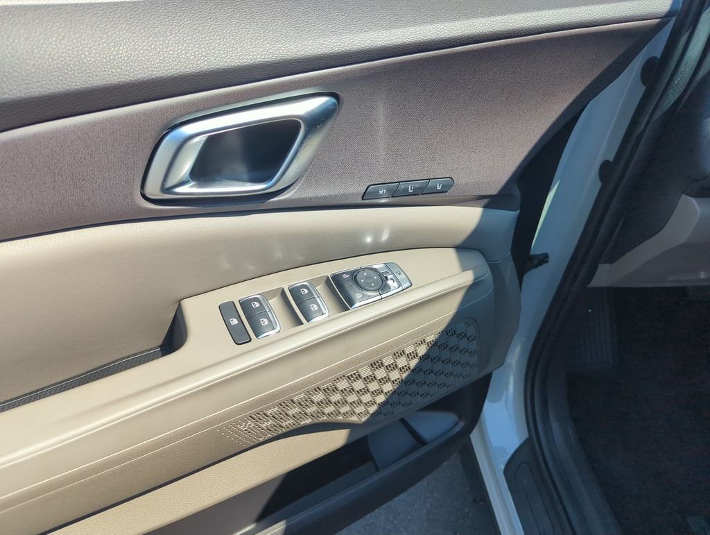 New 2026 Ceramic Silver Kia EX image 19