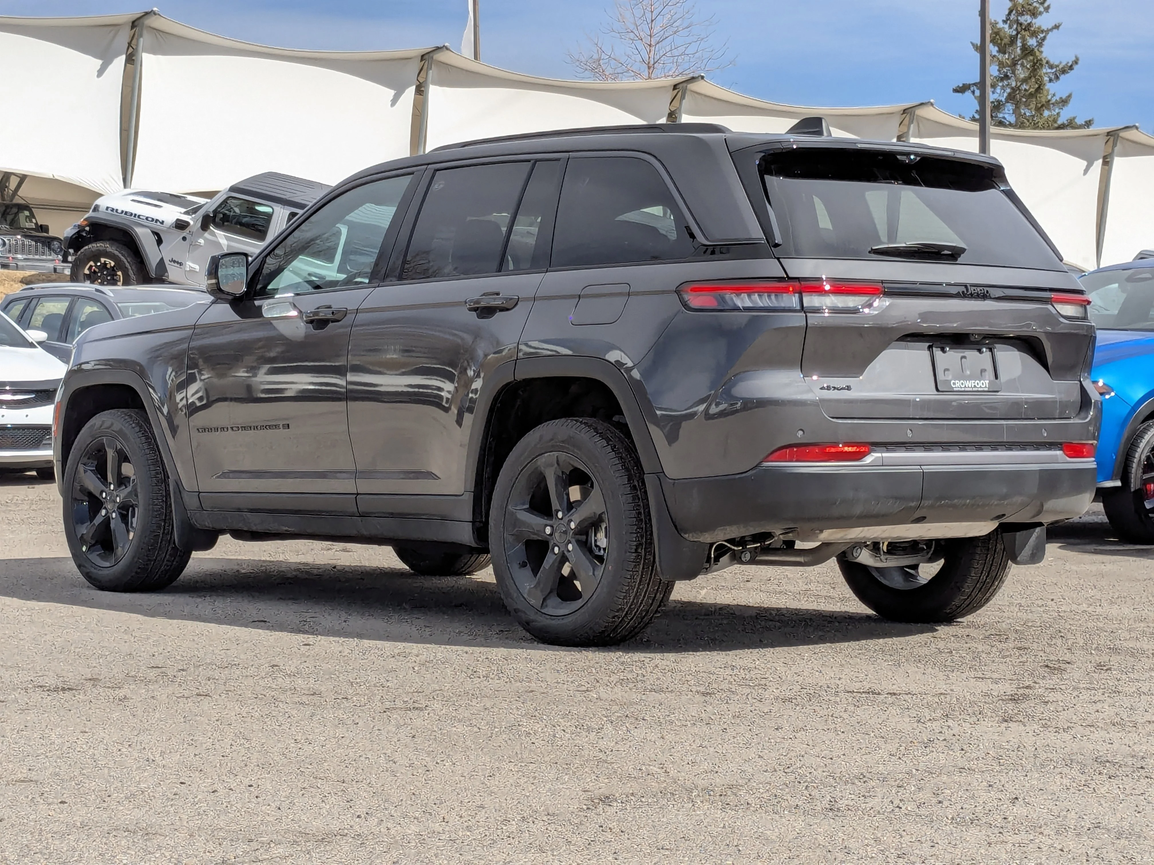 New 2026 Grey Jeep Limited - -Panoramic Sunroof - Limited Altitude Pack - 20 Gloss Black Wheels - Luxury Tch II & More image 6