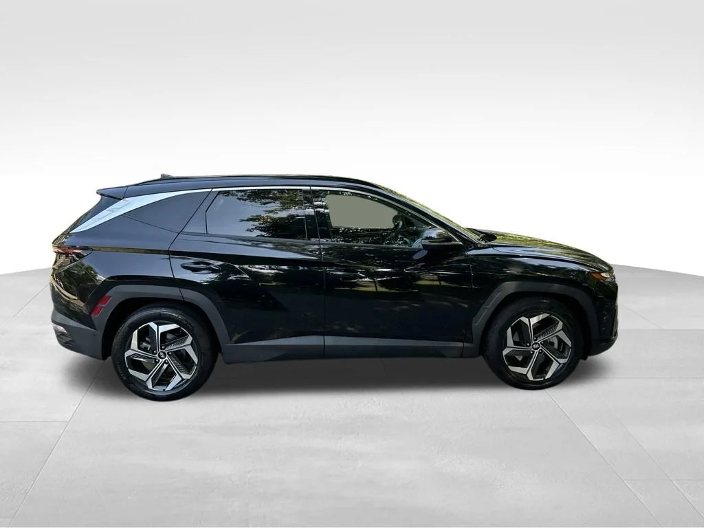Used 2022 Black Hyundai Limited image 7