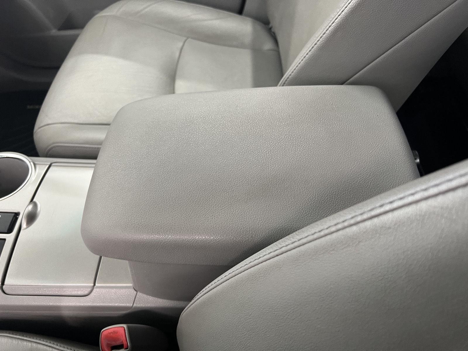 Used 2013 Shoreline Blue Pearl Toyota SE image 22