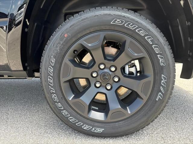 New 2026 Diamond Black Crystal Pearl-Coat Exterior Paint RAM BIG HORN image 31