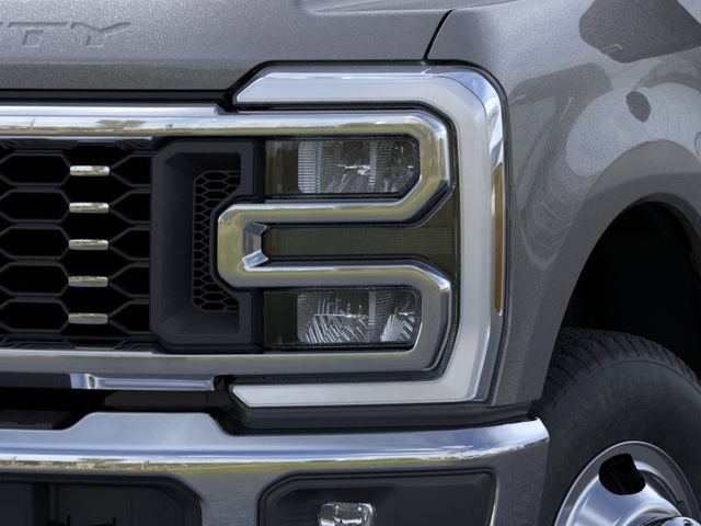 New 2026 Carbonized Gray Metallic Ford LARIAT image 18