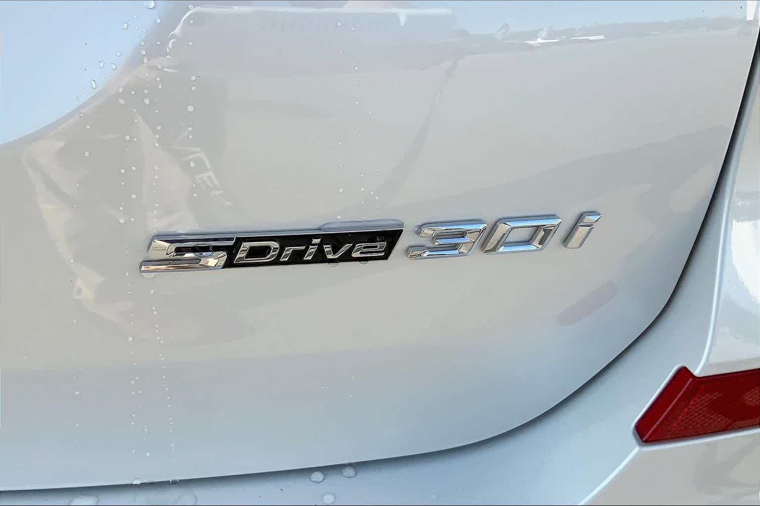 Used 2021 Mineral White Metallic BMW sDrive30i image 15