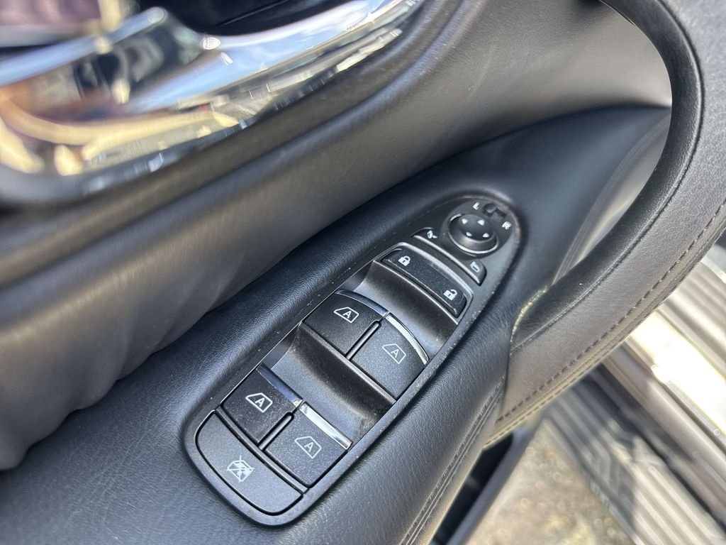 Used 2022 Black Nissan SL image 15
